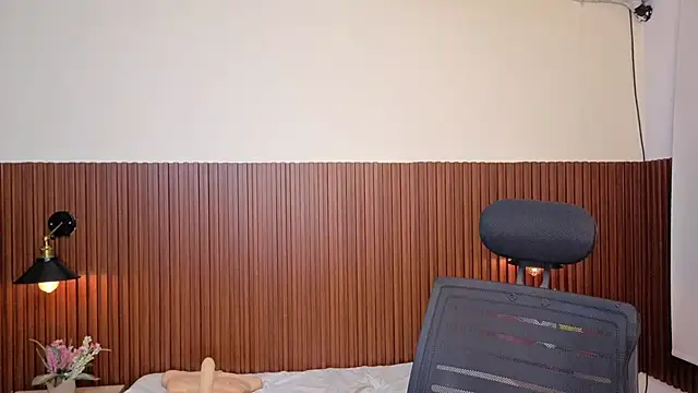 chanel_brunette webcam