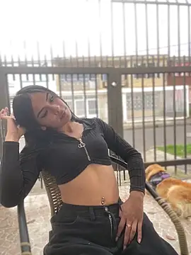 AlanaMartinez_Pink webcam