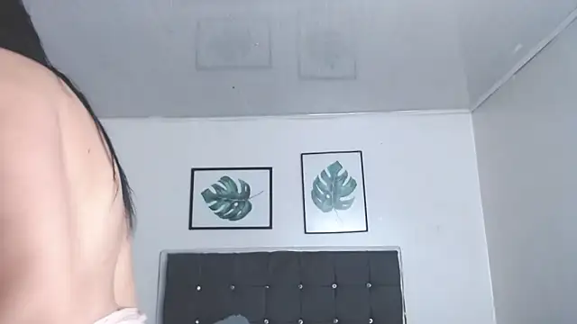 selena_yourmilf webcam