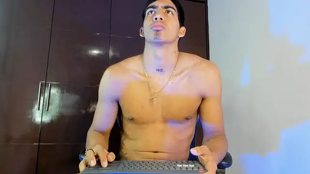 Milo_LatinBoy webcam
