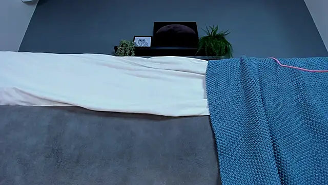 RiriiBrunette__ webcam