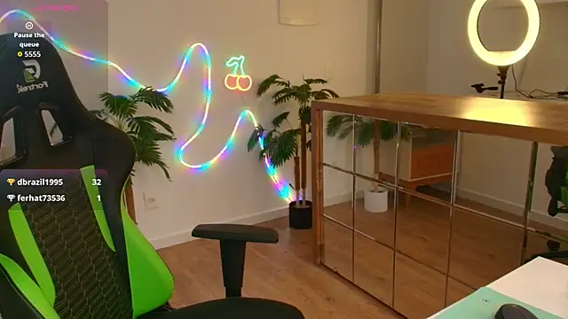 Maxine_Spencer webcam