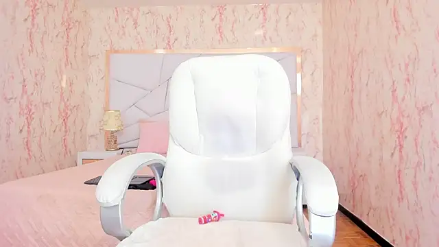 Emily_Whinfre webcam