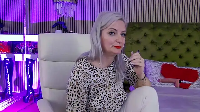 ladytouch - LadyTouch's free webcam - UK Sex Cams