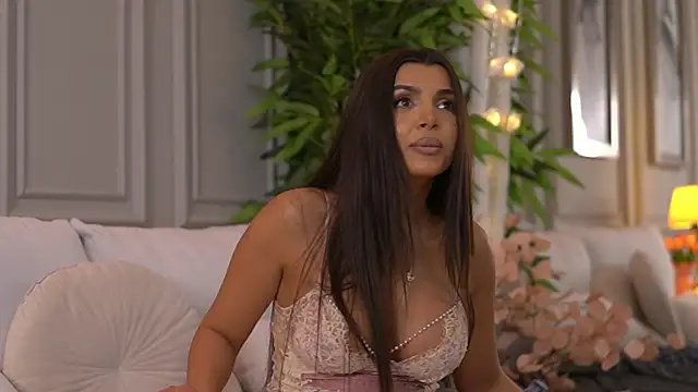 NicoleCellini live sex cam