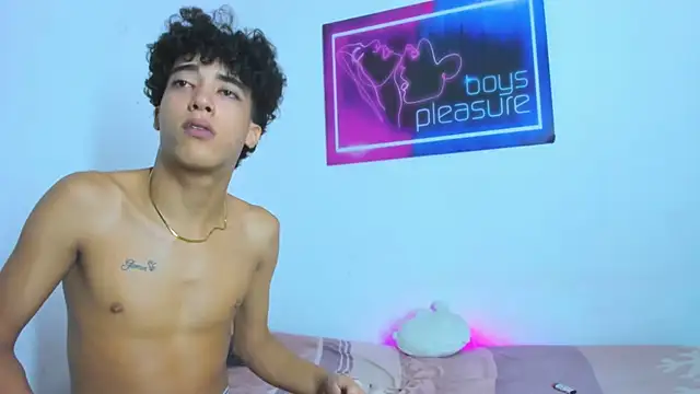 Pleasure_boys_hot webcam