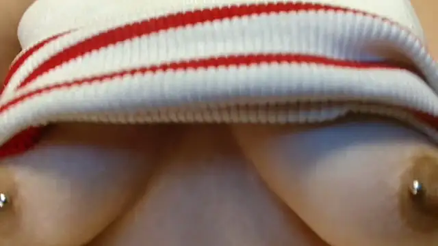 3littles (G young) - raise your legs on the open bed x1