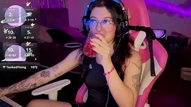 larah_uwu - Larah_uwu's free webcam - UK Sex Cams