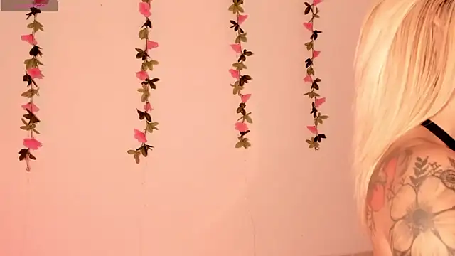 Ashleyroys_111 webcam