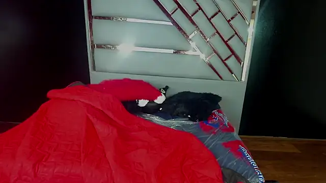 Mia_Miller001 webcam