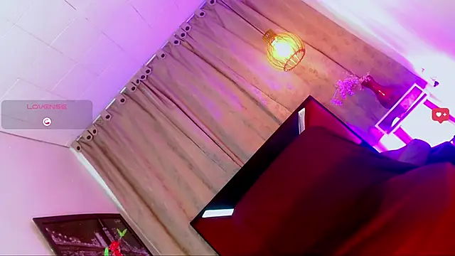 katha_Crawford webcam