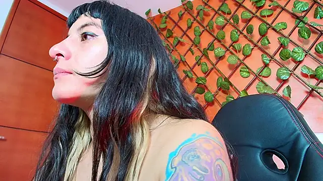 Naughty_Kittenm webcam