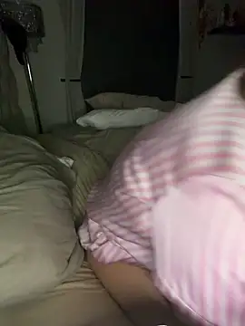 CurvyGirlMyla webcam