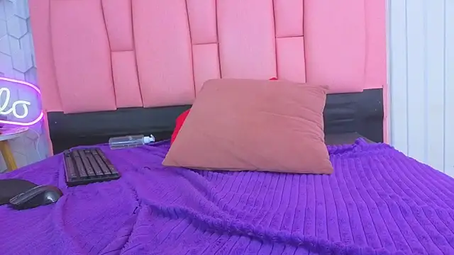 ashlleyray - Ashlleyray's free webcam - UK Sex Cams