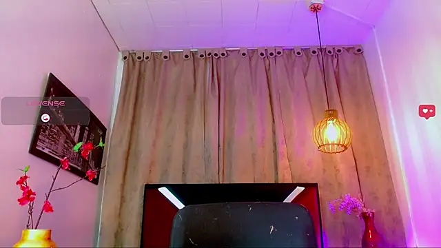 katha_Crawford webcam