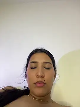 Webcam Model (IsabellaJoness_)  is live.Free join now!