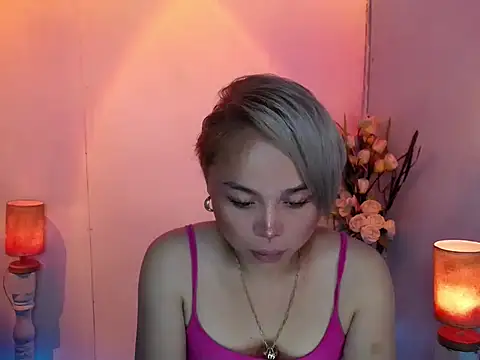 the_girl_of_jamesbond webcam