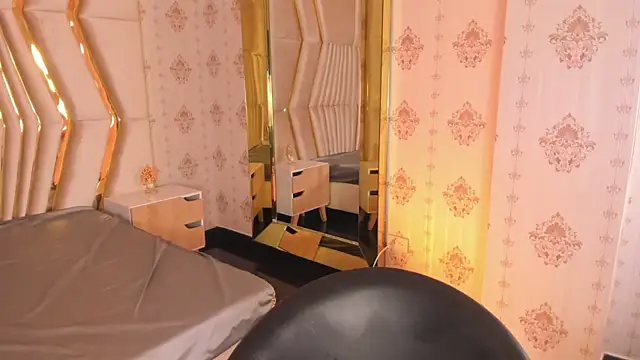 qeen_blackk (F teen) - Remove bra🍒🙊