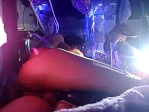 gurlnips live sex cam