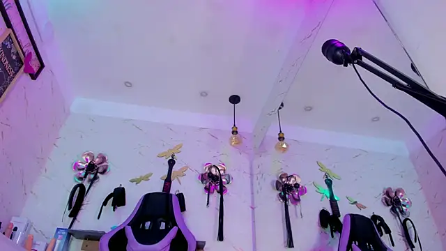 natasha-adams - Natasha-Adams's free webcam - UK Sex Cams