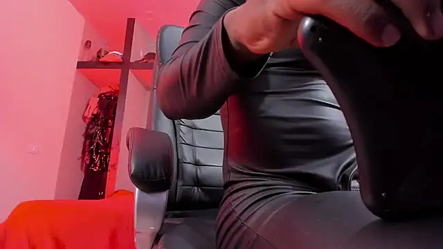 AlejoKhalifa_ webcam