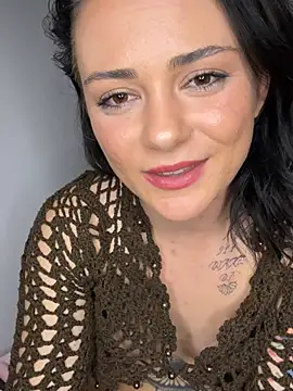 alwayshornyvivi webcam