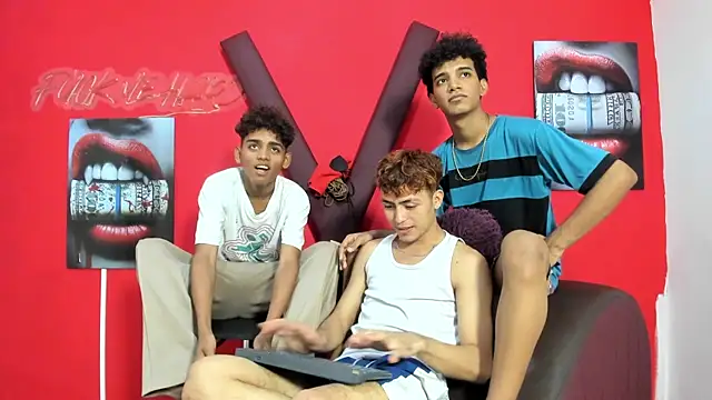 VERY_HOT_GUYS webcam