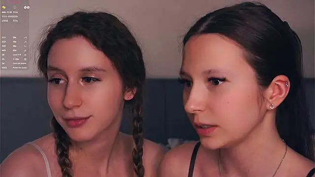 gabriellelynchard (F teen) - do you want Polly to lick Eva's neck?