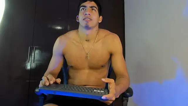 Milo_LatinBoy webcam
