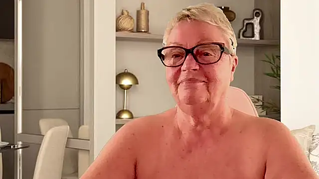 Mystery-Grandmother webcam