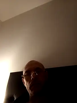 guitccch (Ask my age) - Je vous laisse choisir