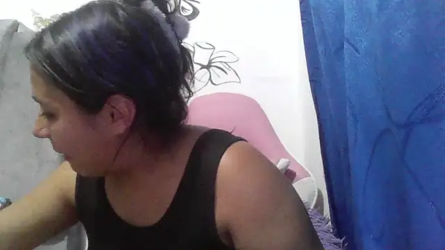 Charis_21 webcam