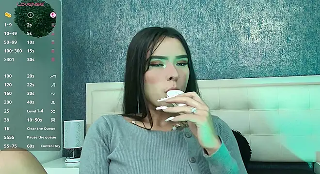 Cloeandtyfanny webcam