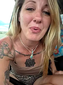 SheIsSomething webcam