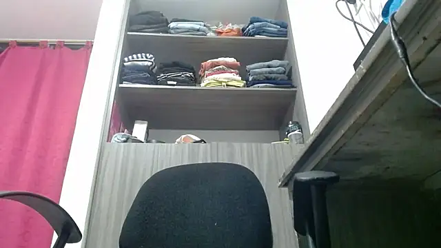 nicolle_milf1978 webcam