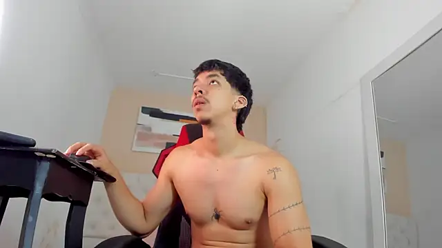 ISAAC_CRYSTON webcam