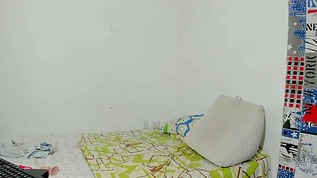 naive_natty10 webcam