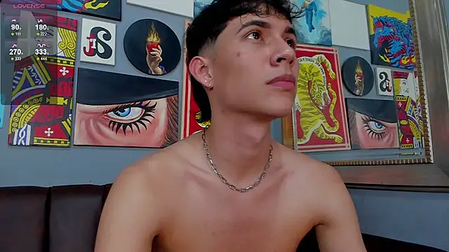 AronTawers Live Webcam on Stripchat