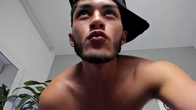 Tylerffoxx live sex cam