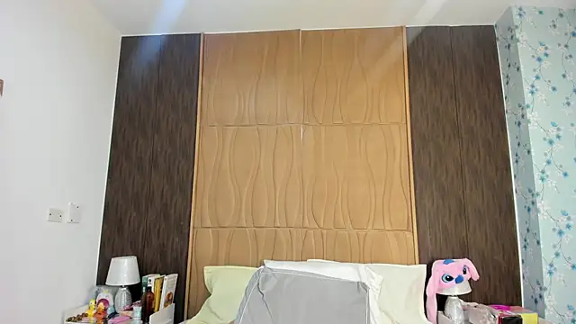 AlisHoward Stripchat cam model