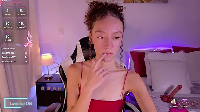 chloemoreti - ChloeMoreti's free webcam - UK Sex Cams