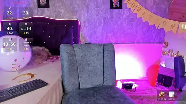 Lauren_smiles webcam