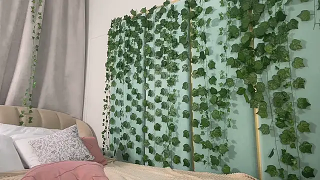 love_is_lola - Love_is_Lola's free webcam - UK Sex Cams