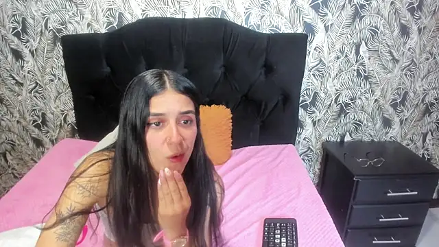 danielamonroe - DanielaMonroe's free webcam - UK Sex Cams