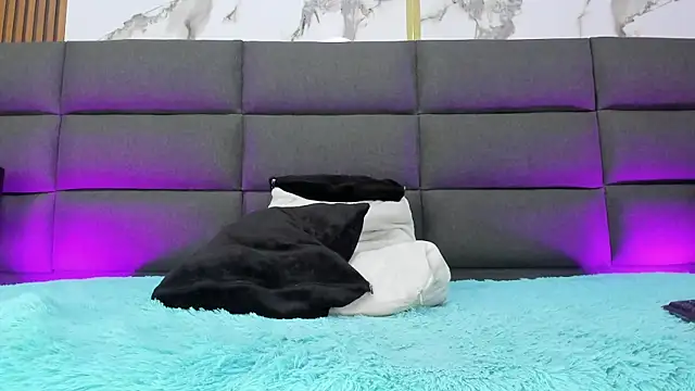 VictoriaKyros webcam