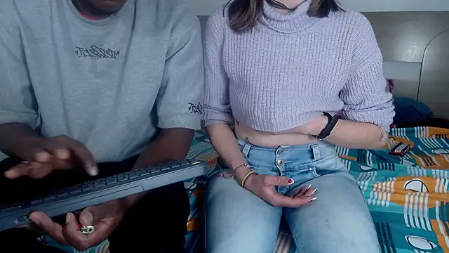 Ebony_N_Blonde webcam