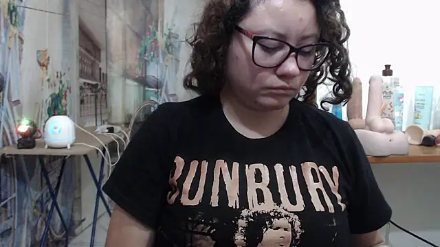 curly_greeneyed webcam