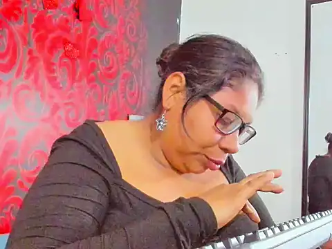 saphira_muse - Saphira_muse's free webcam - UK Sex Cams