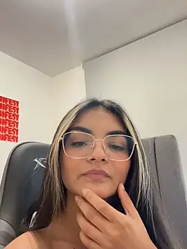 Cat2525 live sex cam