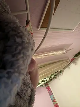 imawhorenslut19 webcam